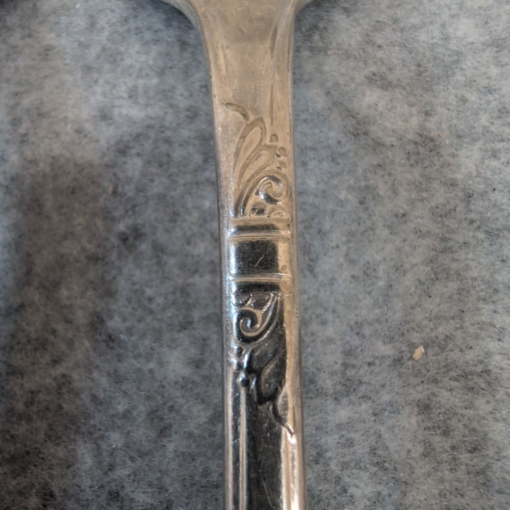 Set of 4 Wm Rogers Silverplate Forks Floral Engraved Vintage Dining Tableware IS - Picture 2 of 5